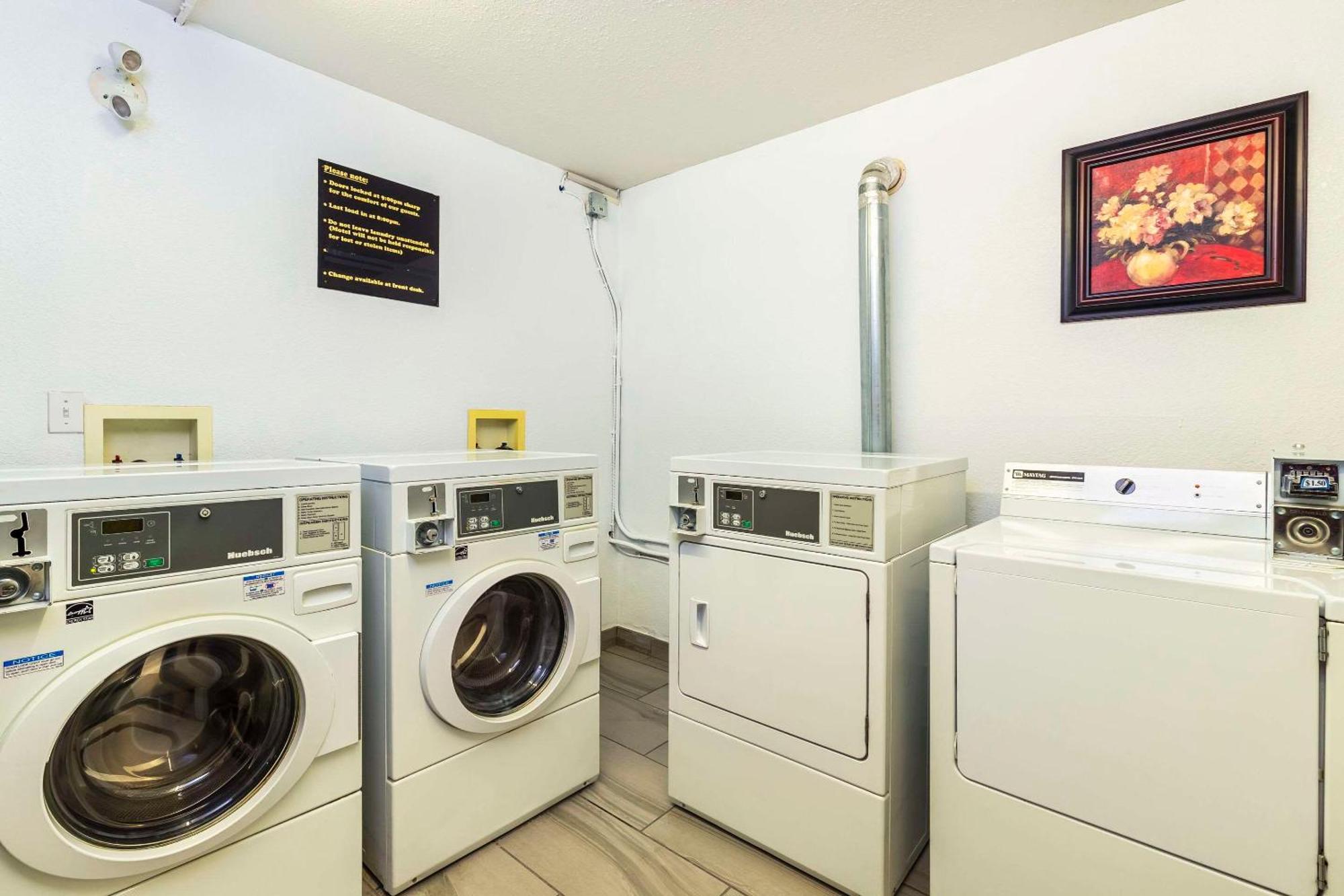 Comfort Inn & Suites Йорктон Экстерьер фото