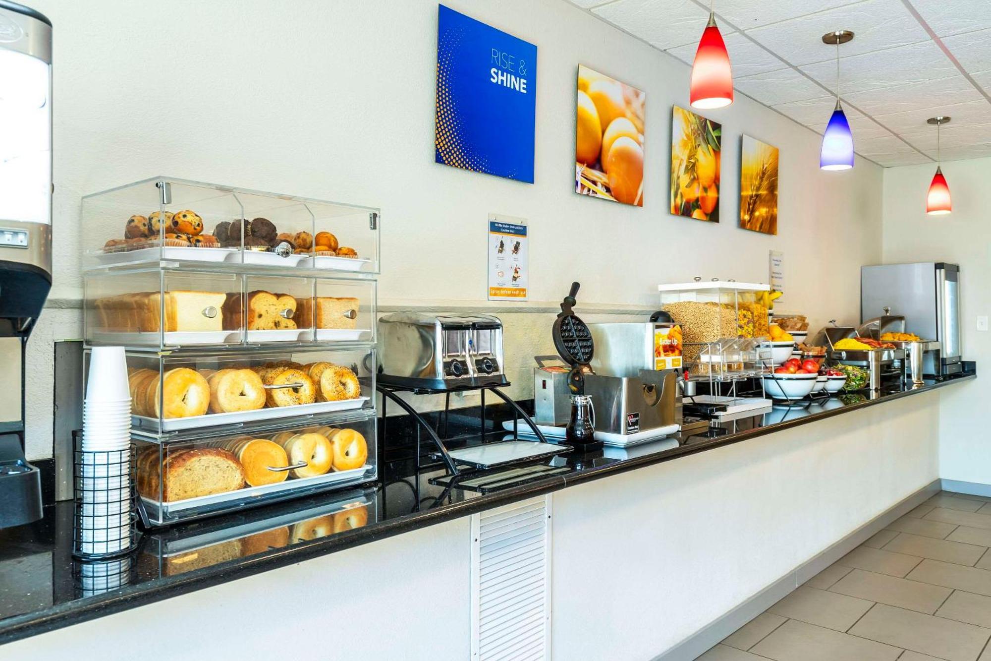 Comfort Inn & Suites Йорктон Экстерьер фото