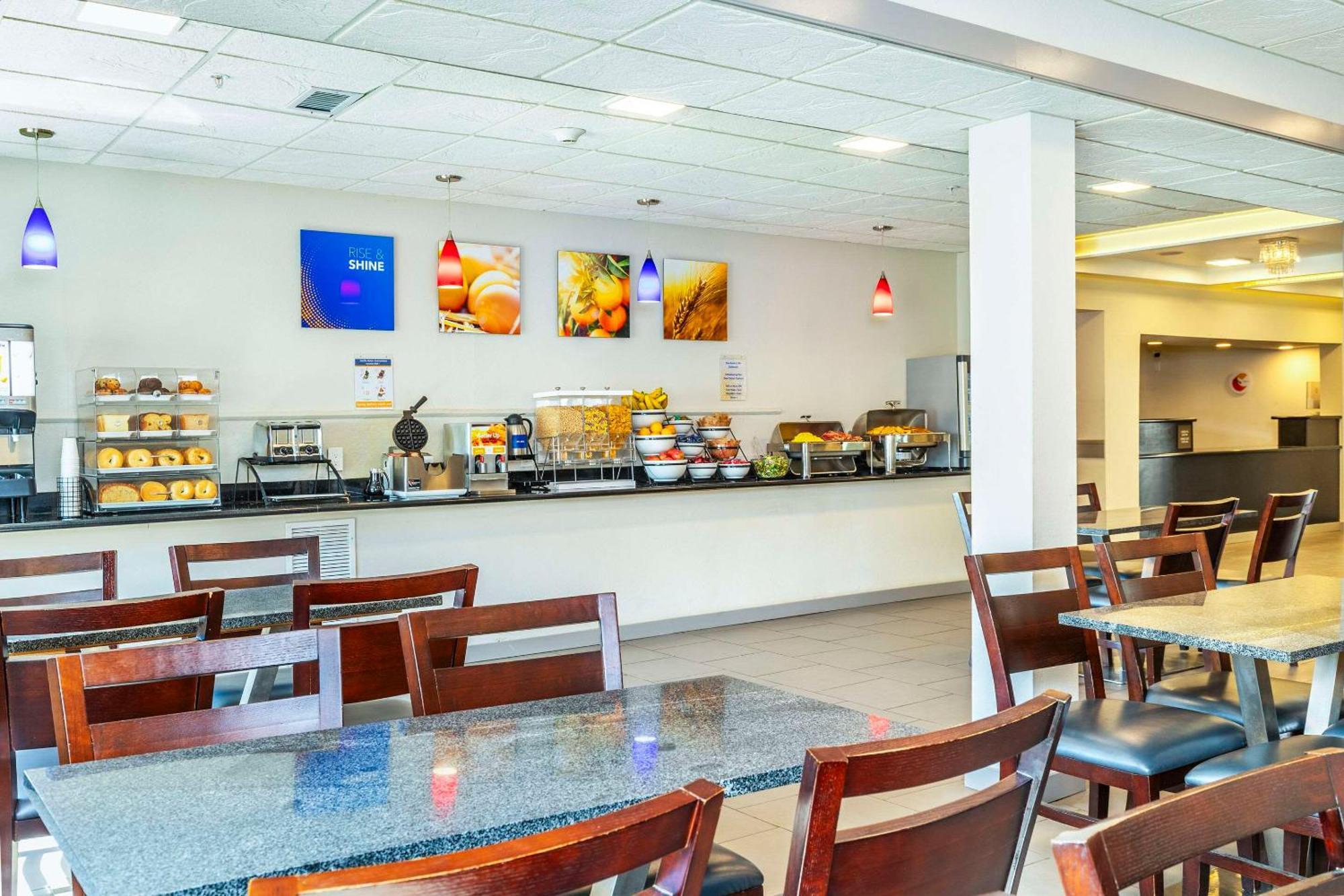 Comfort Inn & Suites Йорктон Экстерьер фото