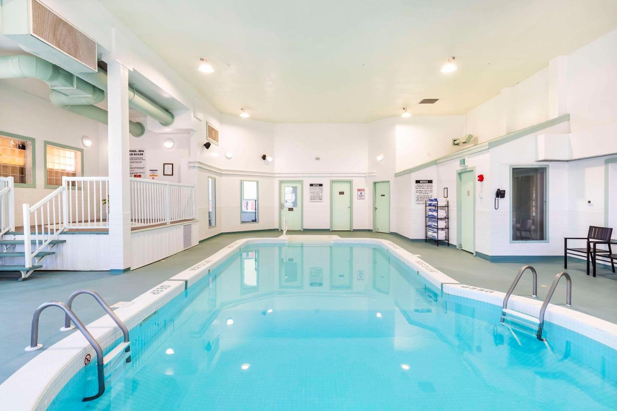 Comfort Inn & Suites Йорктон Экстерьер фото