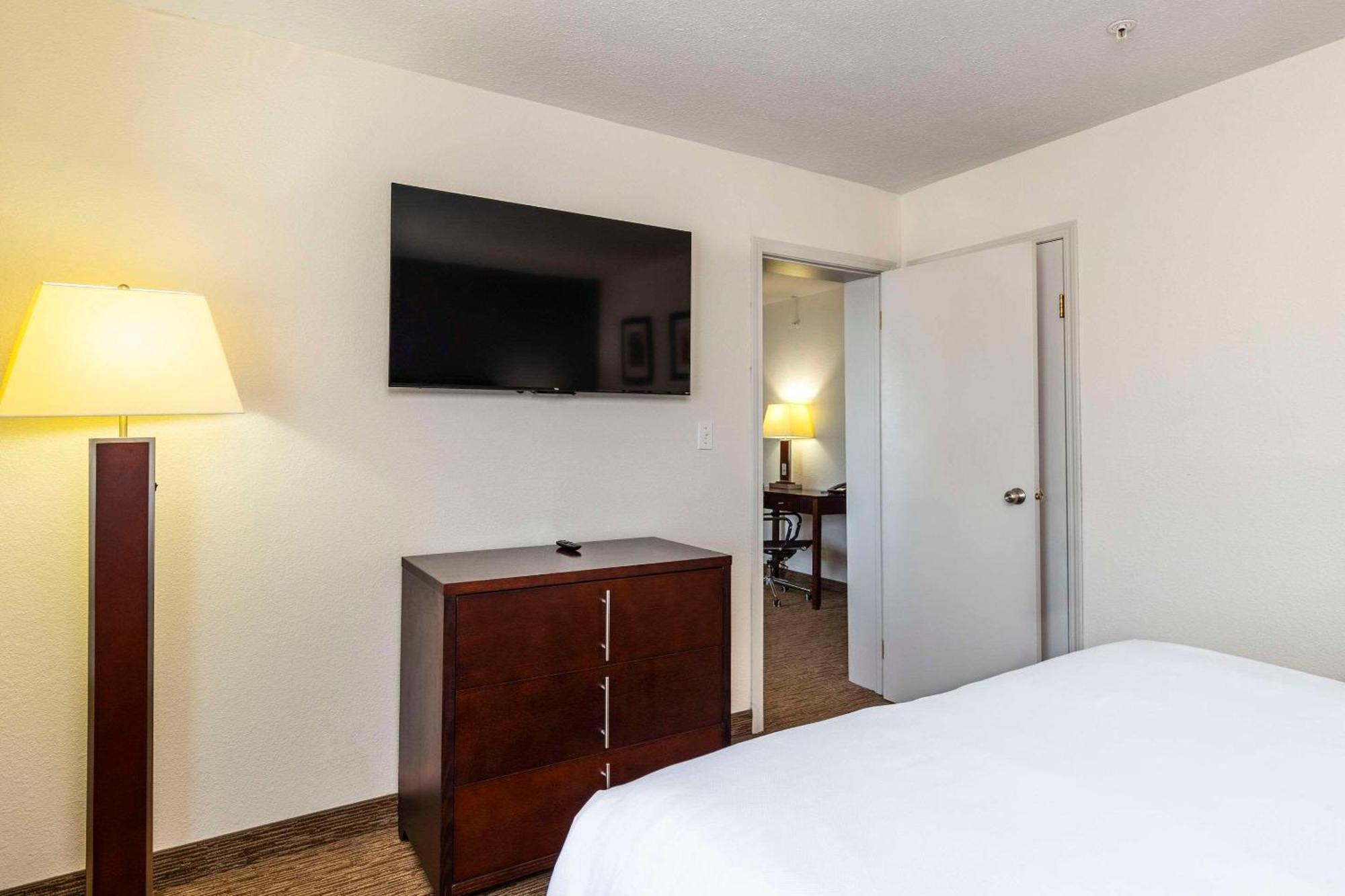 Comfort Inn & Suites Йорктон Экстерьер фото