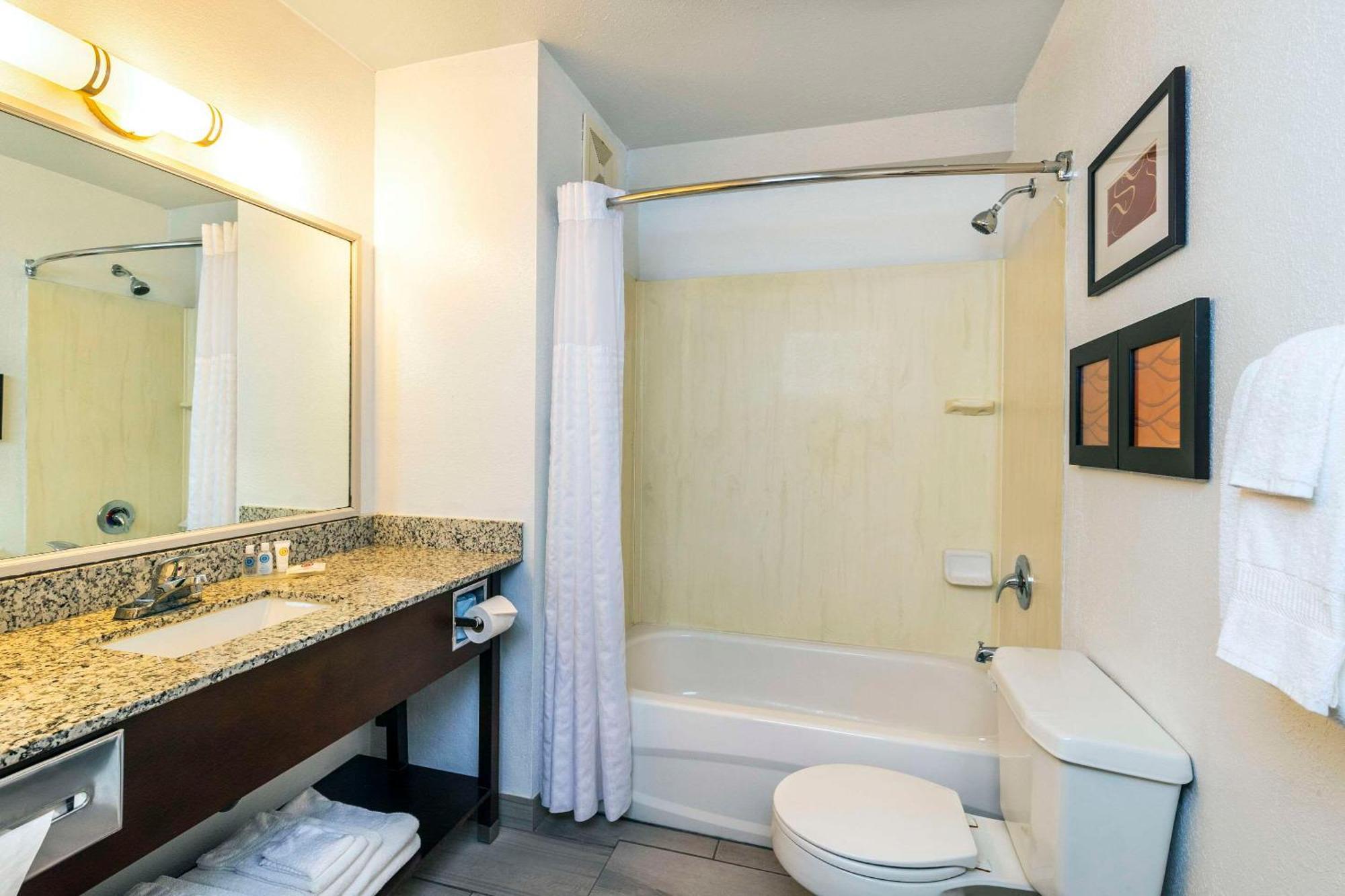 Comfort Inn & Suites Йорктон Экстерьер фото