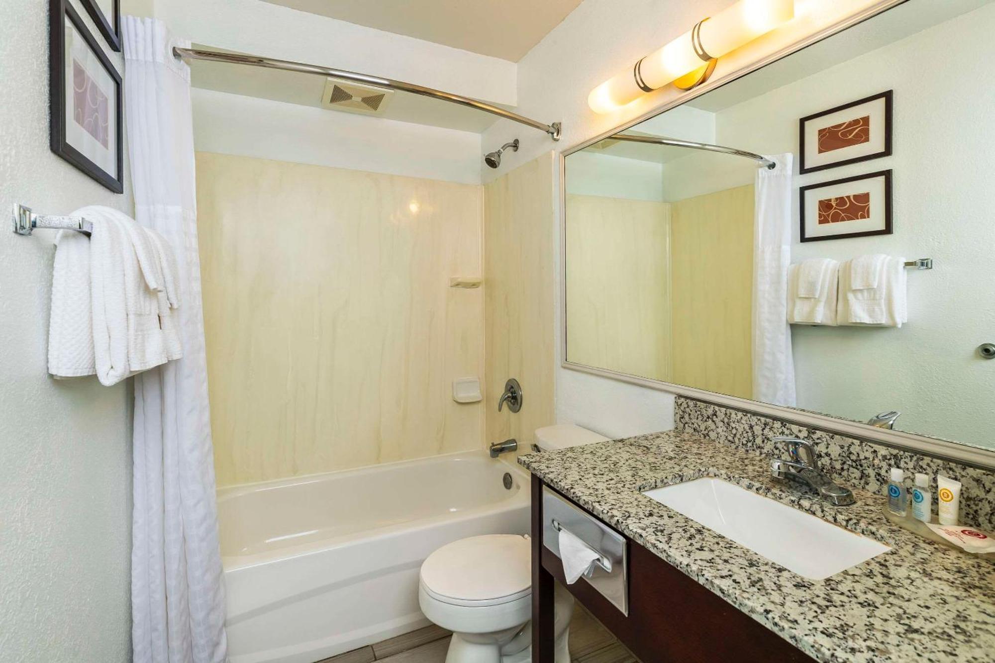 Comfort Inn & Suites Йорктон Экстерьер фото